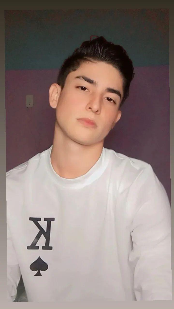 Alex18sroc from Venezuela