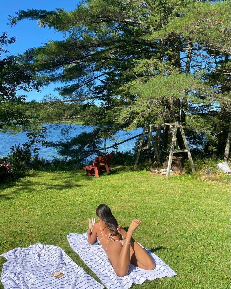 Aloneathome22 from Argentina