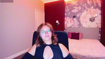 AngelinaLow from United States