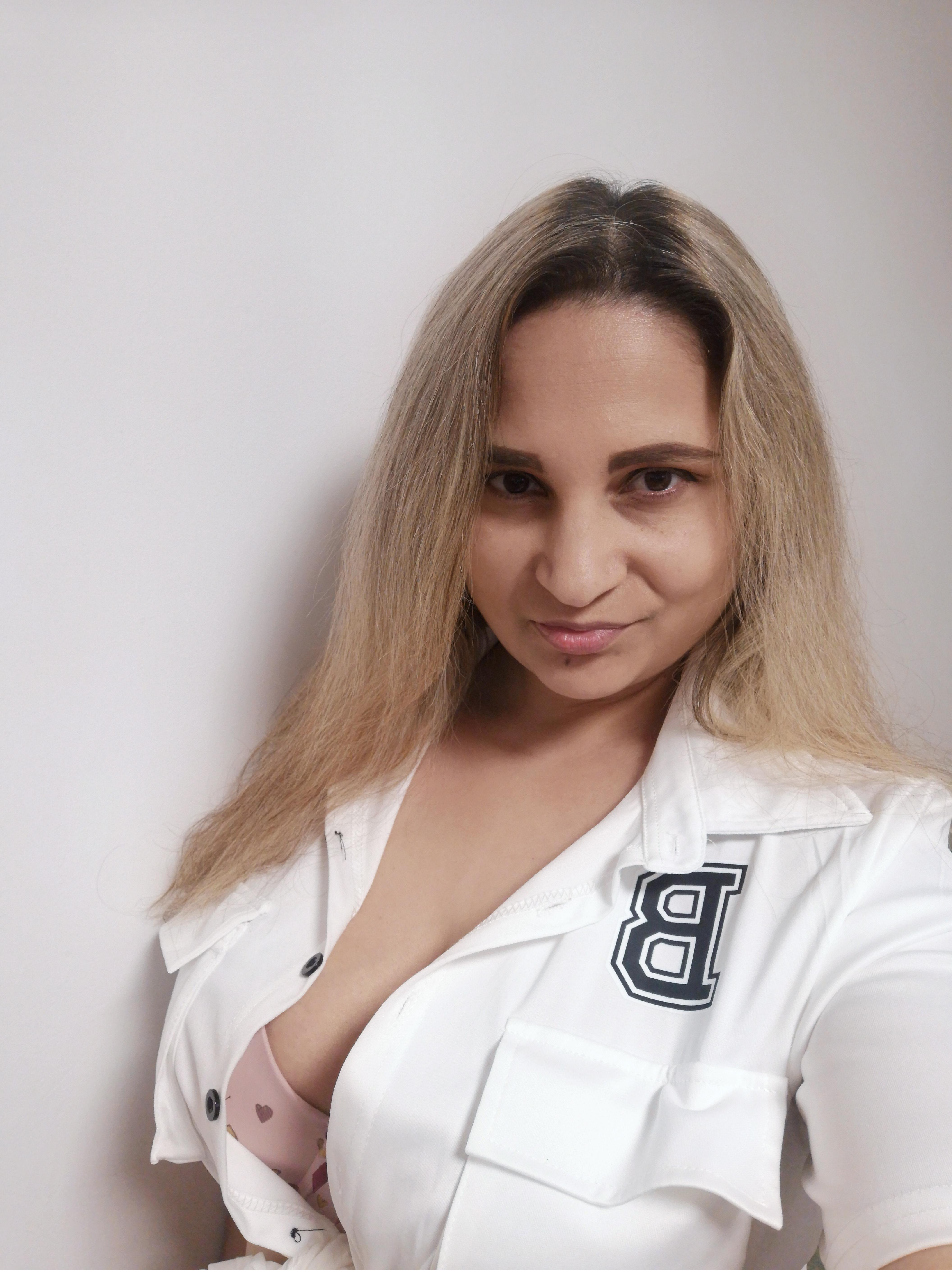 Annelisejoy from Romania