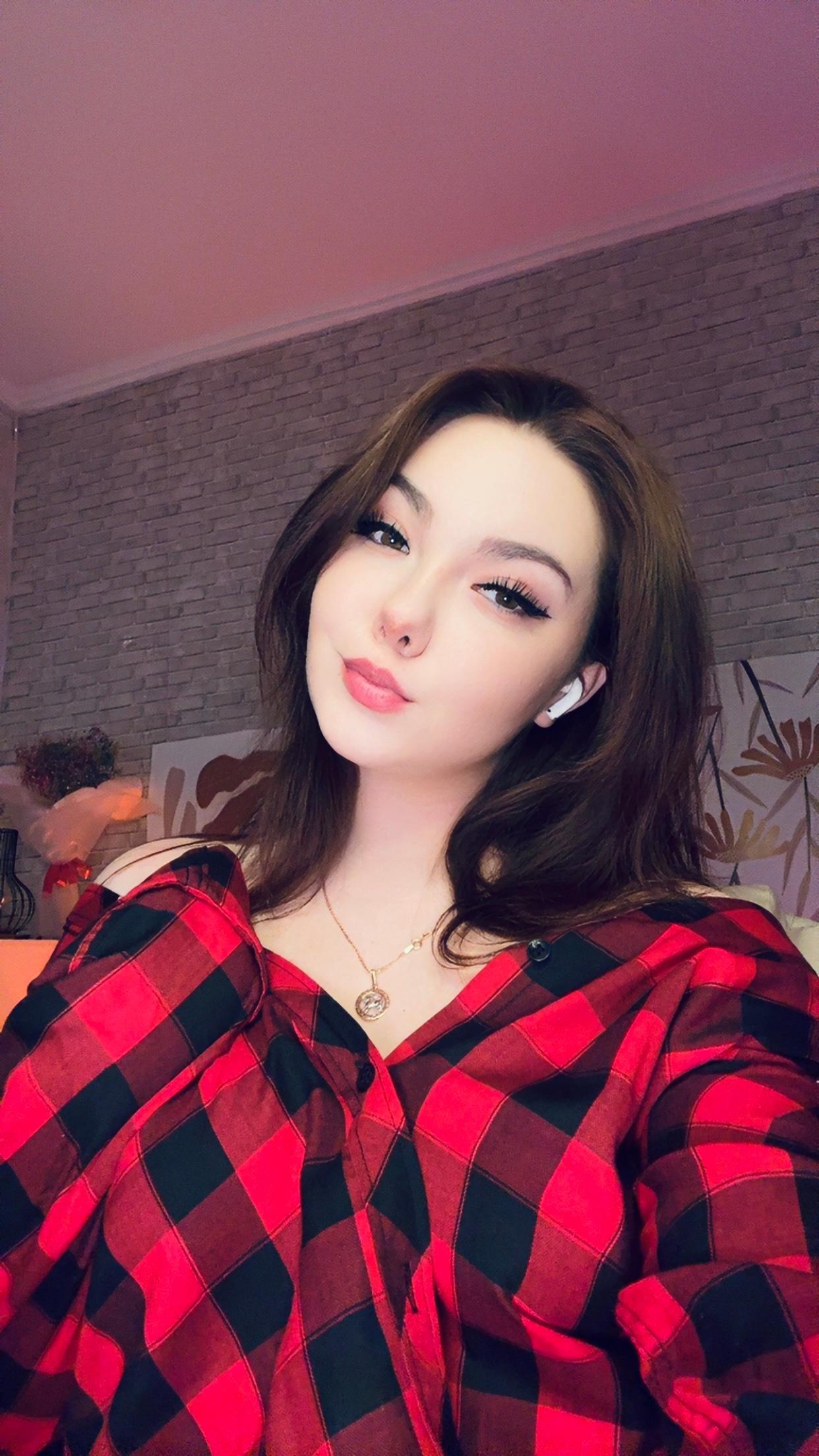 ApheliaDream_ from Latvia