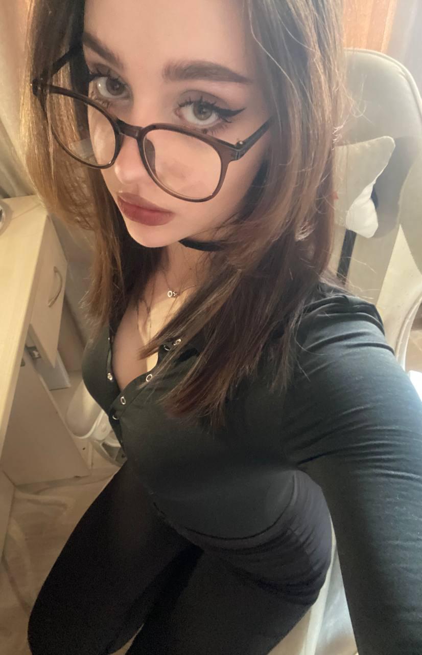 AshleyClowes from France