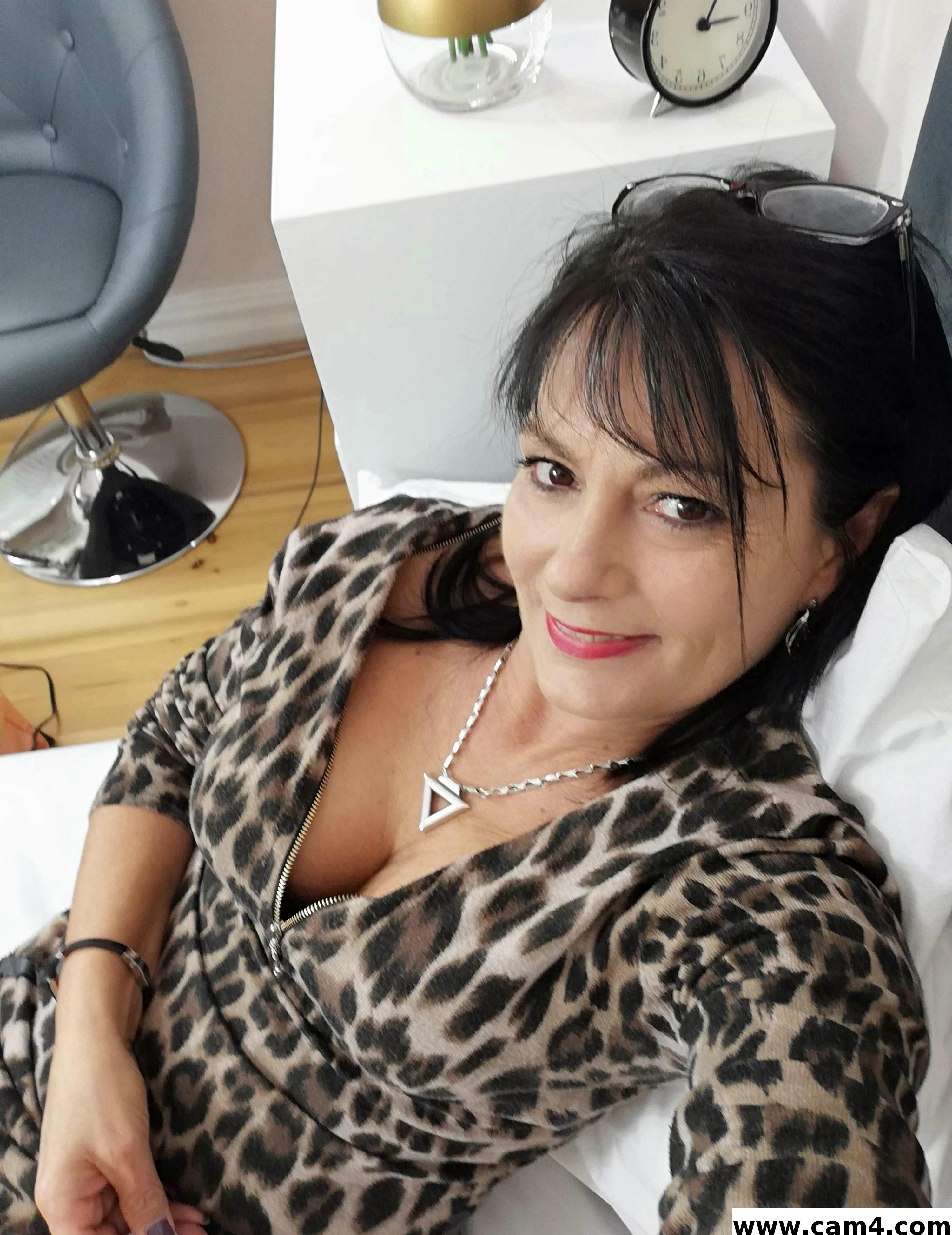 CrystalMilf from United Kingdom