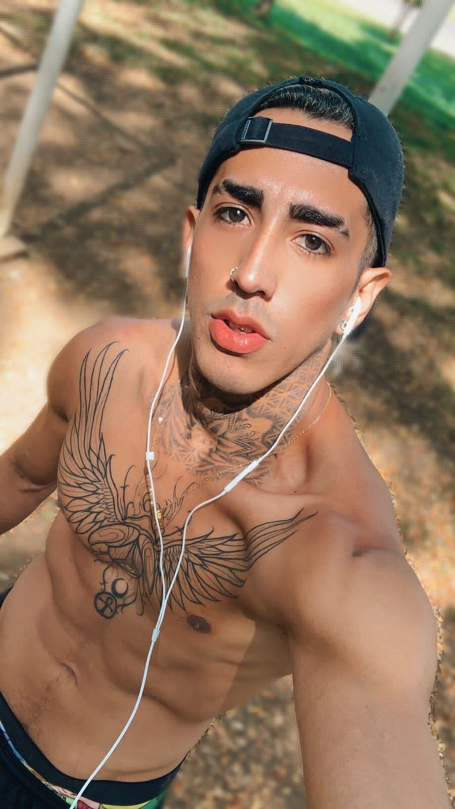 DonovanDesmond from Colombia