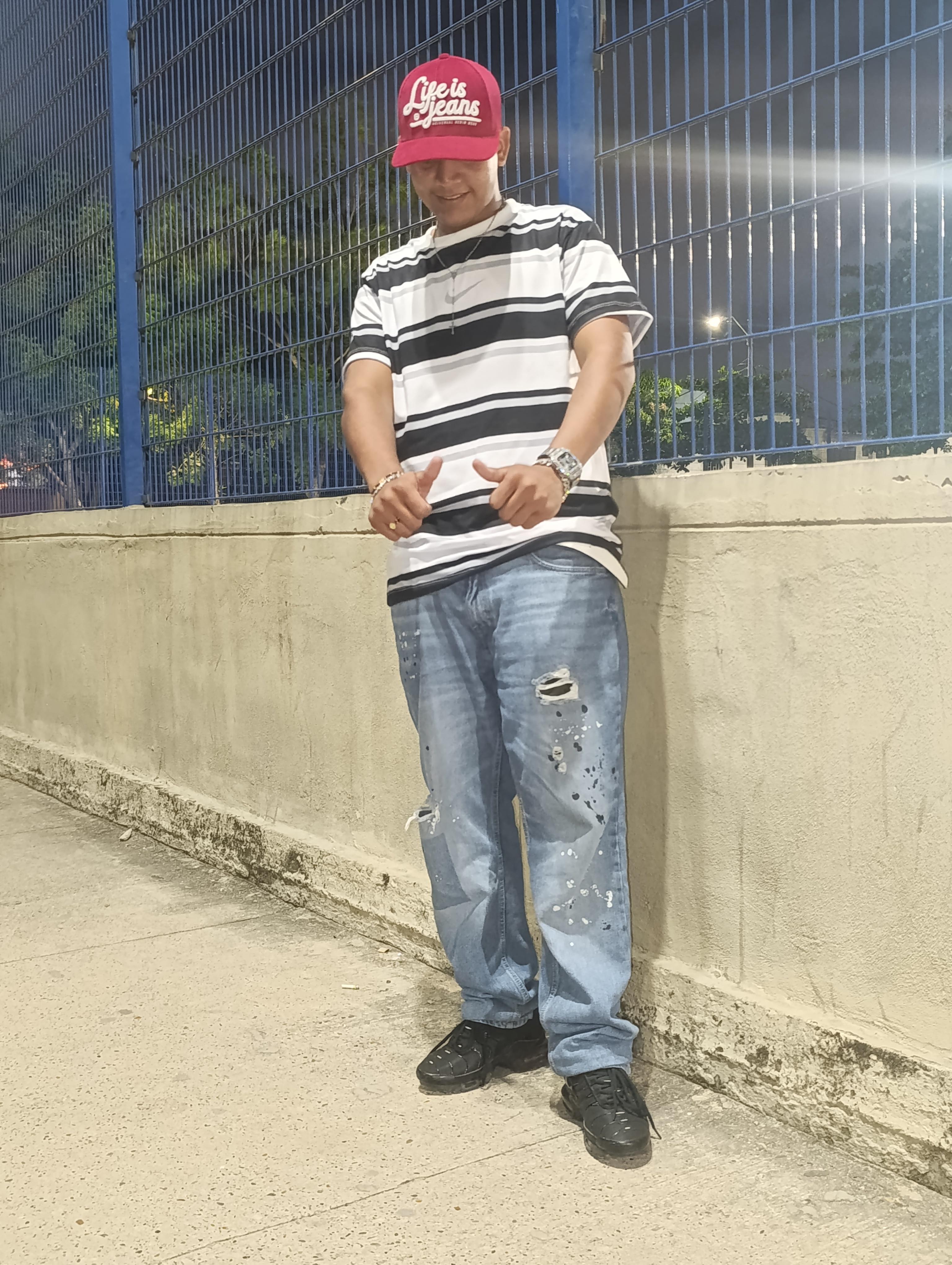 Dpikes420 from Colombia