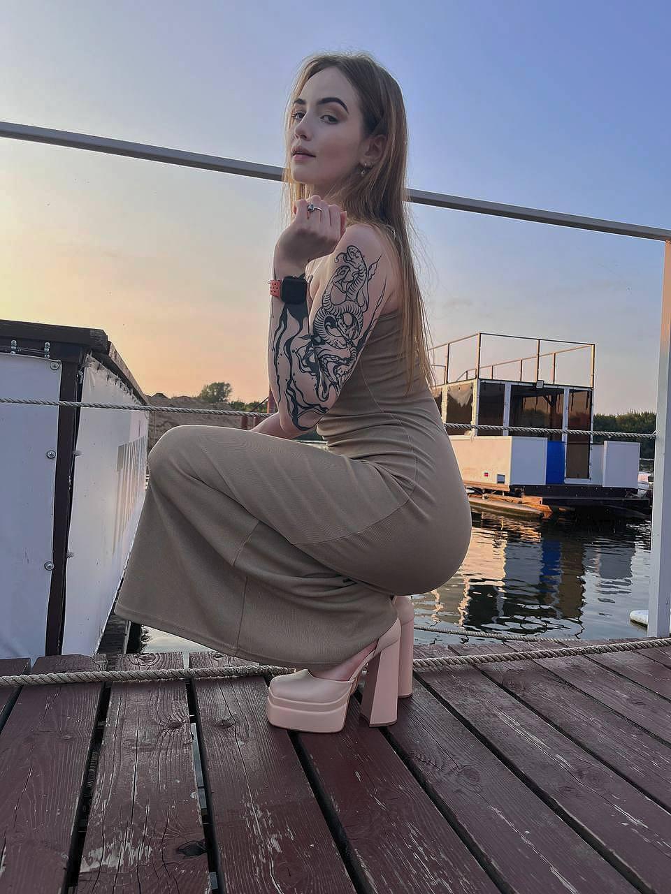 EdwinaClose from France