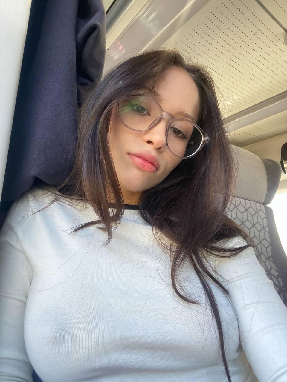 FloriaShortt from United States