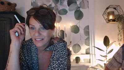 Frau_Nina from France