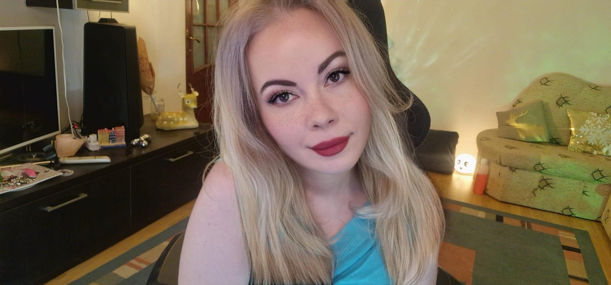 HotLynn42 from United Kingdom