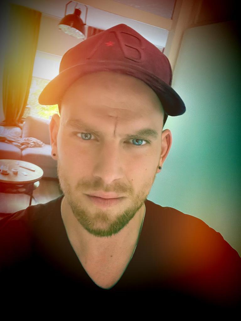 Jackson_8819 from Netherlands