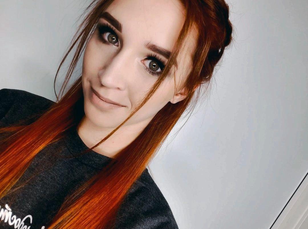 LornaColeson from France