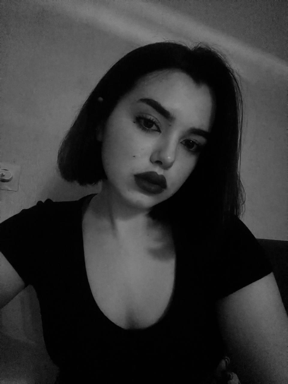 NANA_MARLOW from France