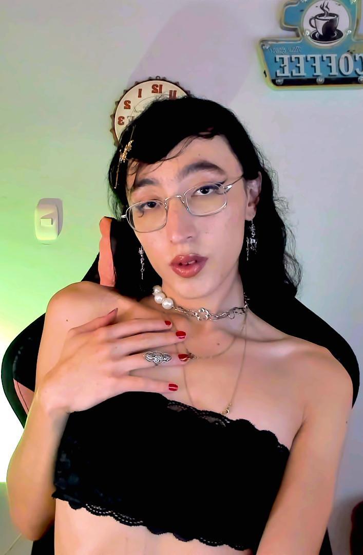 NicoleLpz from Colombia