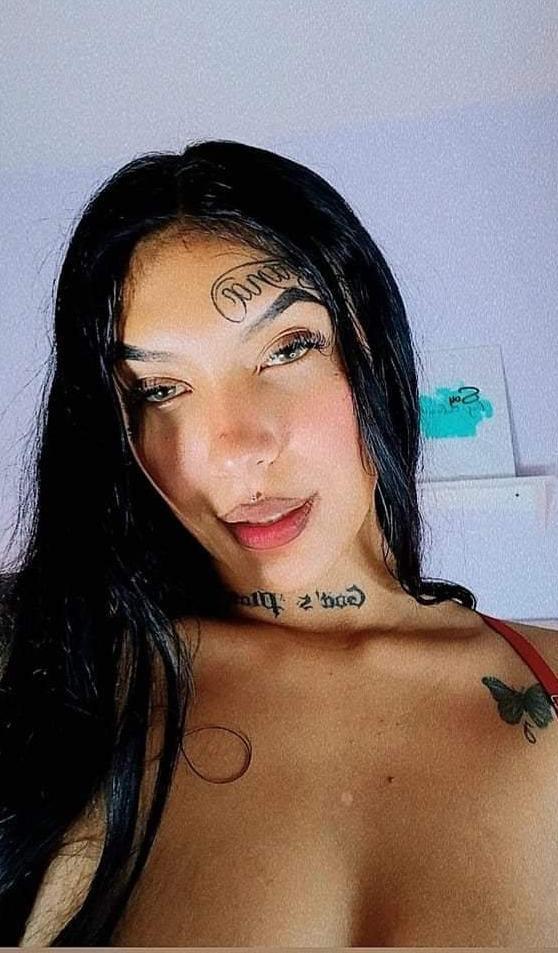 Scaarlethh from Colombia