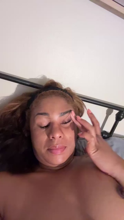 Sofiasoke from Canada
