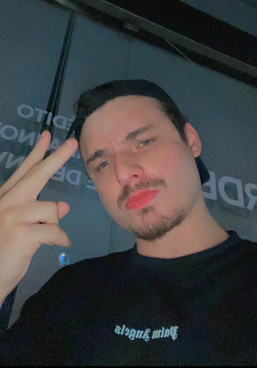 Victoronly22 from Brazil
