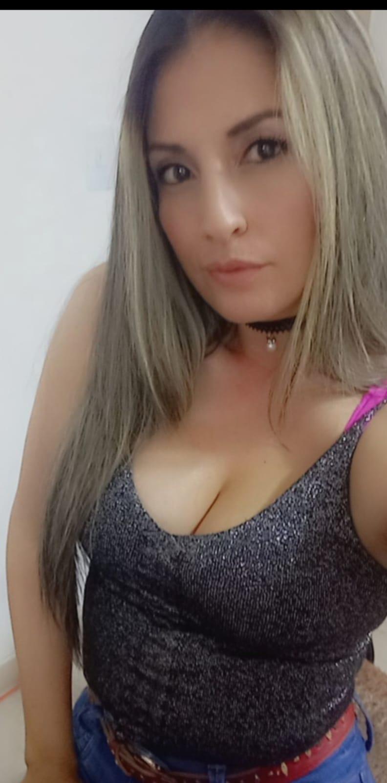 Vivi_stars from United States