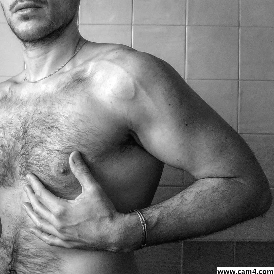 hairyfitmale from Italy