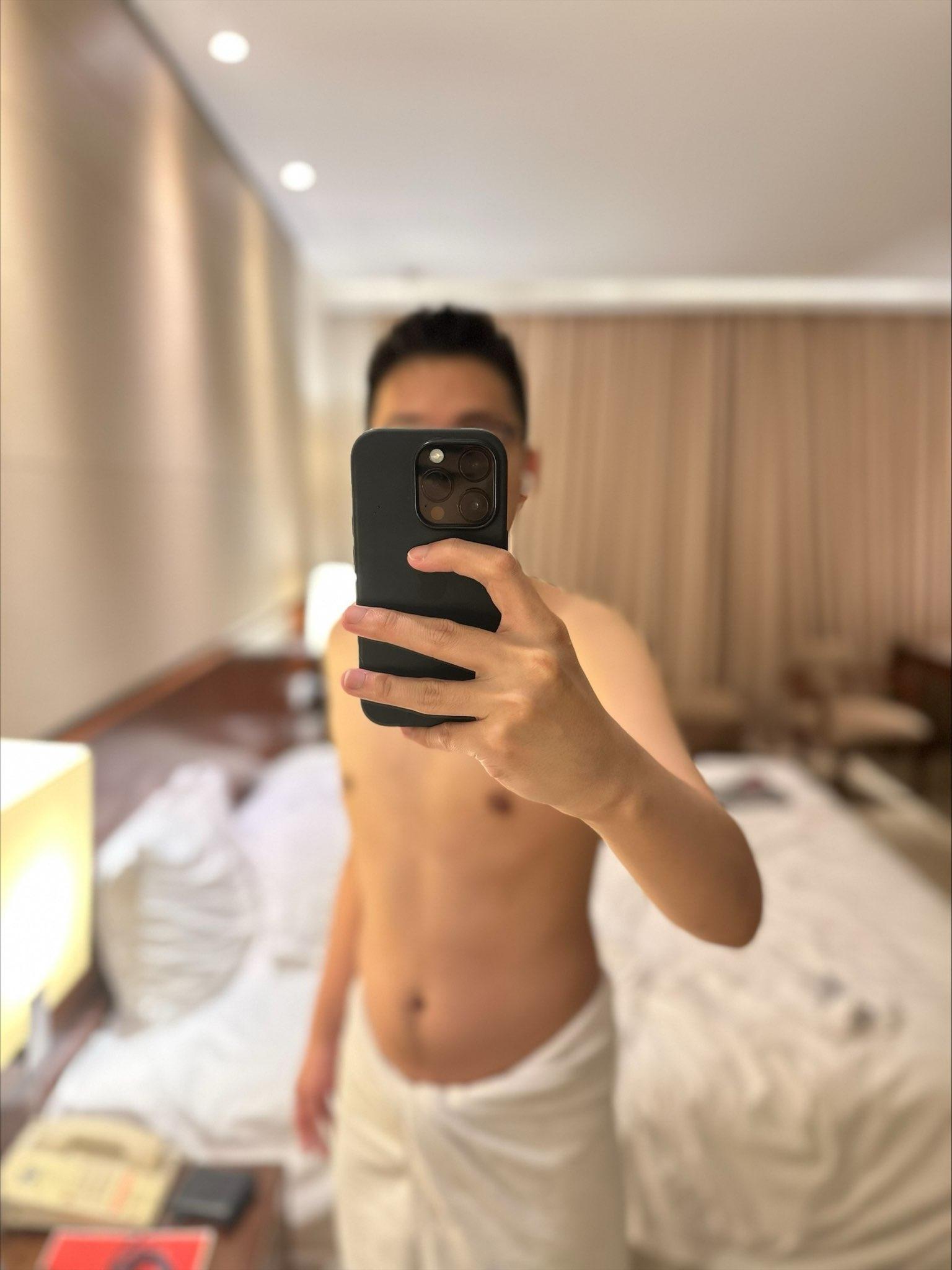 lovehairysexy from Singapore